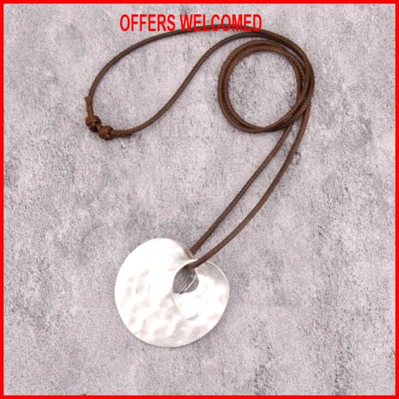 Chunky Circle Pendant Leather Choker Necklace Adjustable Bohemian Style - Picture 6 of 8